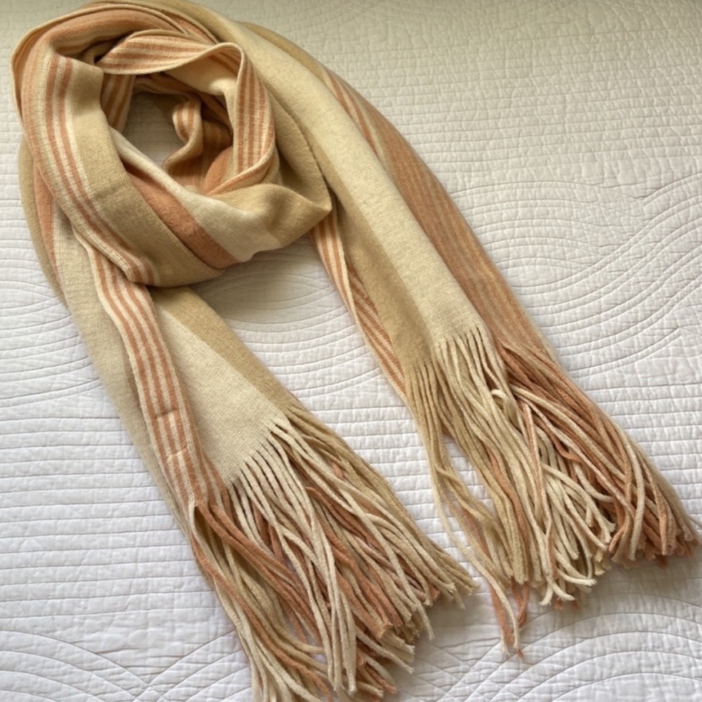 FREE PEOPLE SWEATER SCARF🧣